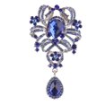 thumbnail image 1 of Broche de imitación de cristal azul real Salvador Broche de flor de cristal, 1 of 6