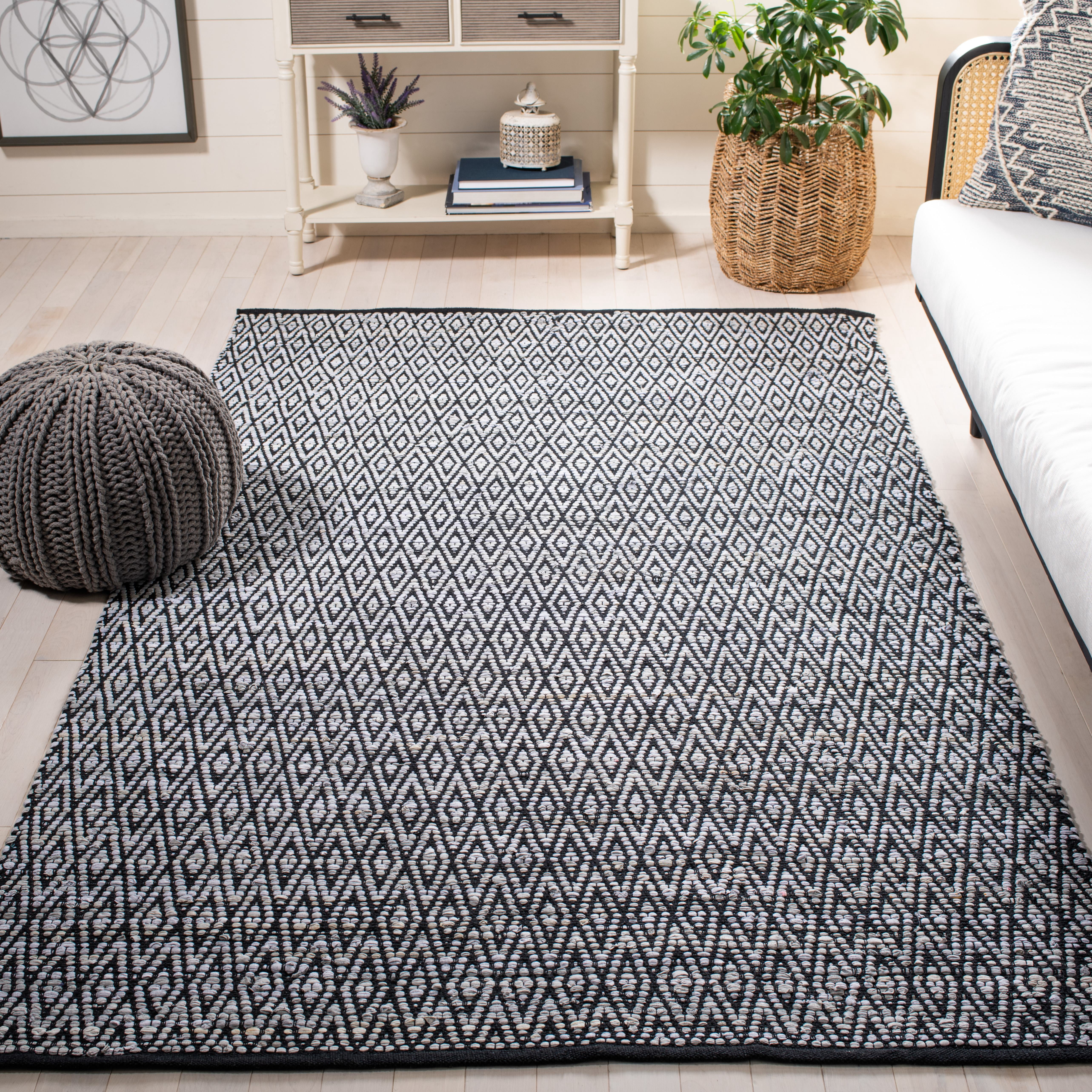 SAFAVIEH Montauk Carina Diamond Area Rug, Grey/Black, 6' x 6' Square