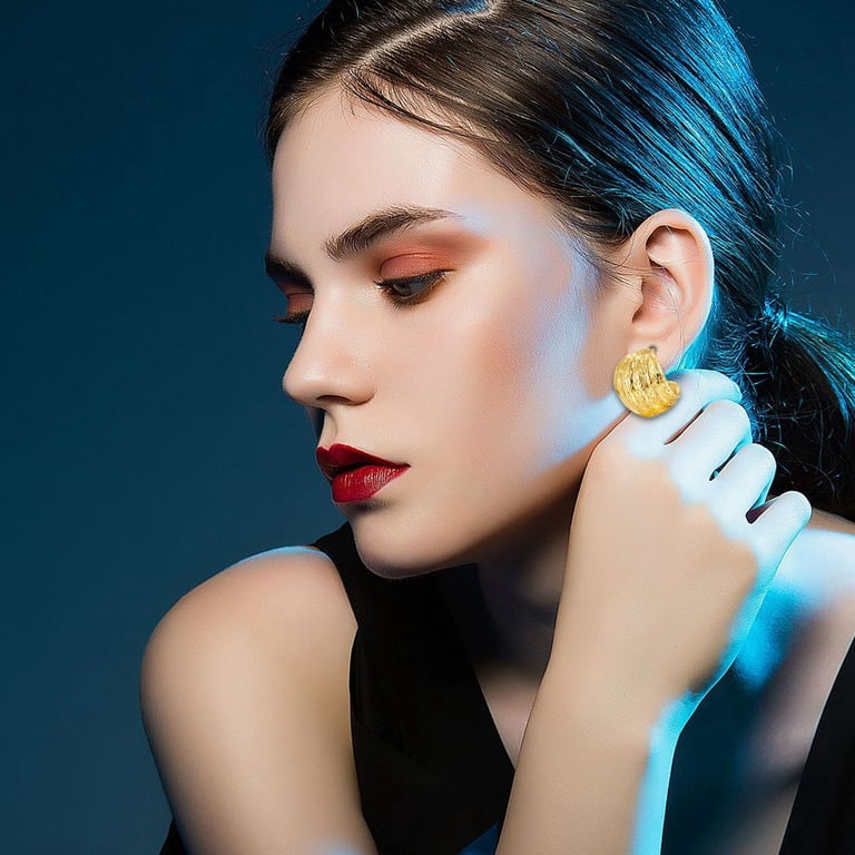 SUSHANG C-Shaped Elegant Earrings Gold Colored Lightweight  display picture 3
