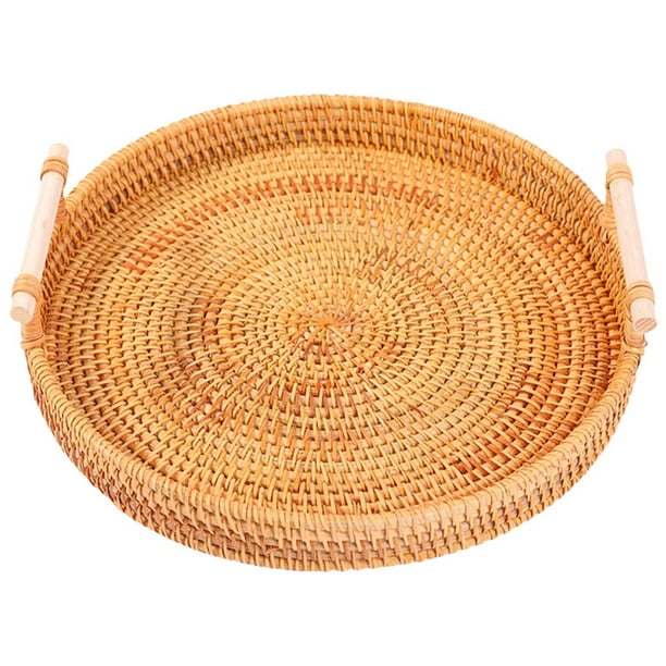 Cesta de mimbre de estilo rústico con asas de madera para almacenamiento diario en el hogar. Bandeja grande