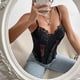 thumbnail image 5 of Camisola de encaje con ajuste de correa para el hombro, camisola sin mangas suave y cómoda para mujer para fiestas, compras, viajes, negro XS, 5 of 8