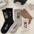 thumbnail image 4 of Calcetines para niños, calcetines de letras medias, calcetines de letras medias de color sólido, personalidad de primavera y otoño, calcetines deportivos exteriores (4 pares), 4 of 5