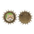 thumbnail image 1 of Pin de gancho de metal vintage Unbranded Rayas amarillas Cat Stare forma de sol, 1 of 3