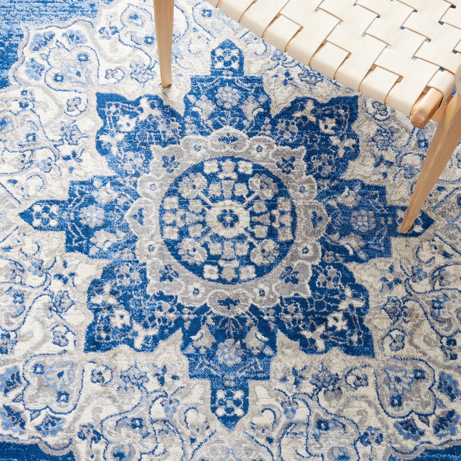 SAFAVIEH Brentwood Dimitri Floral Bordered Area Rug