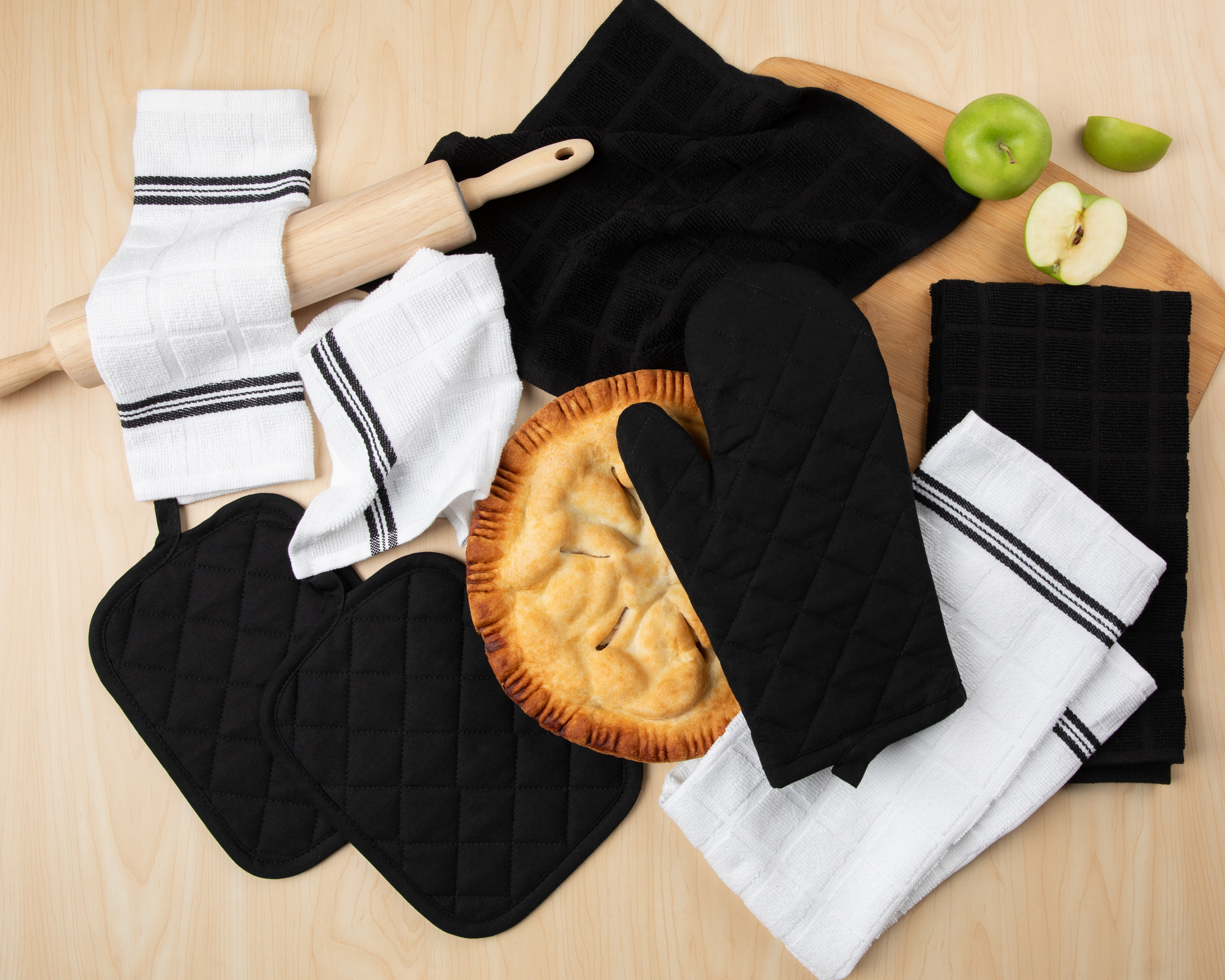 MAINSTAYS 8-PIECE COTTON KITCHEN TOWEL, DISHCLOTH, OVEN MITT, AND POT HOLDER SET, BLACK