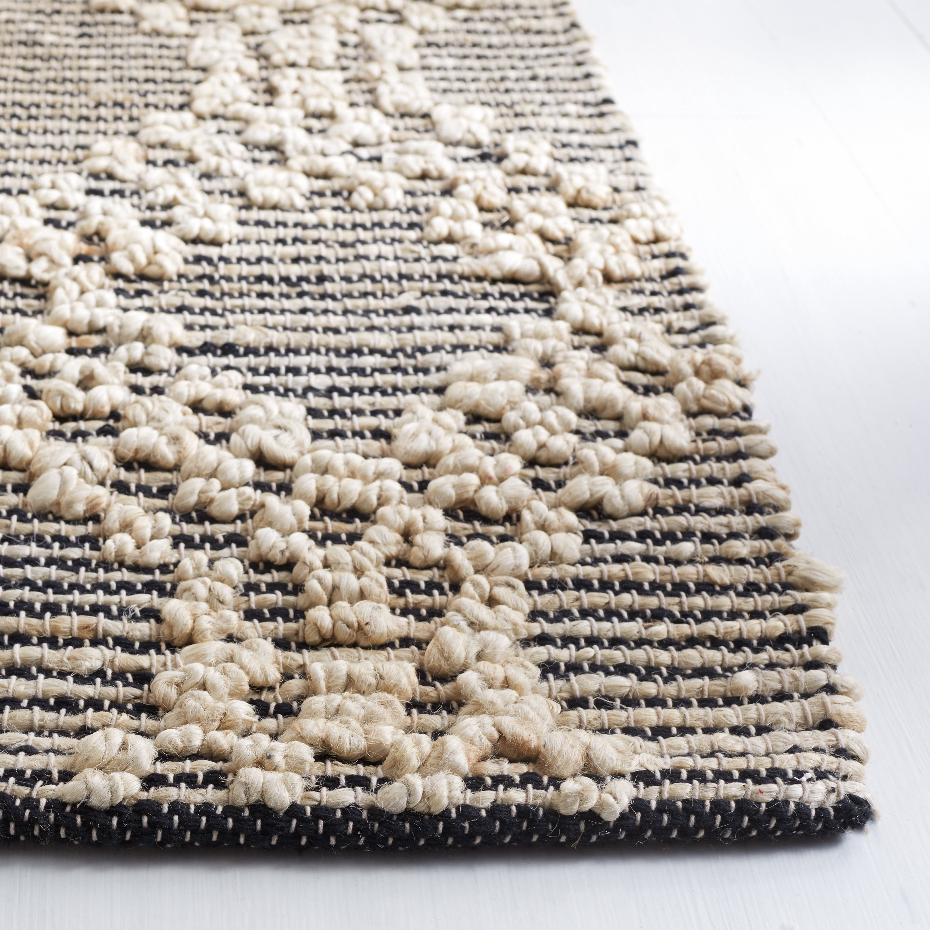 SAFAVIEH Natural Fiber Amadine Geometric Area Rug, Blush/Black, 6' x 6' Square