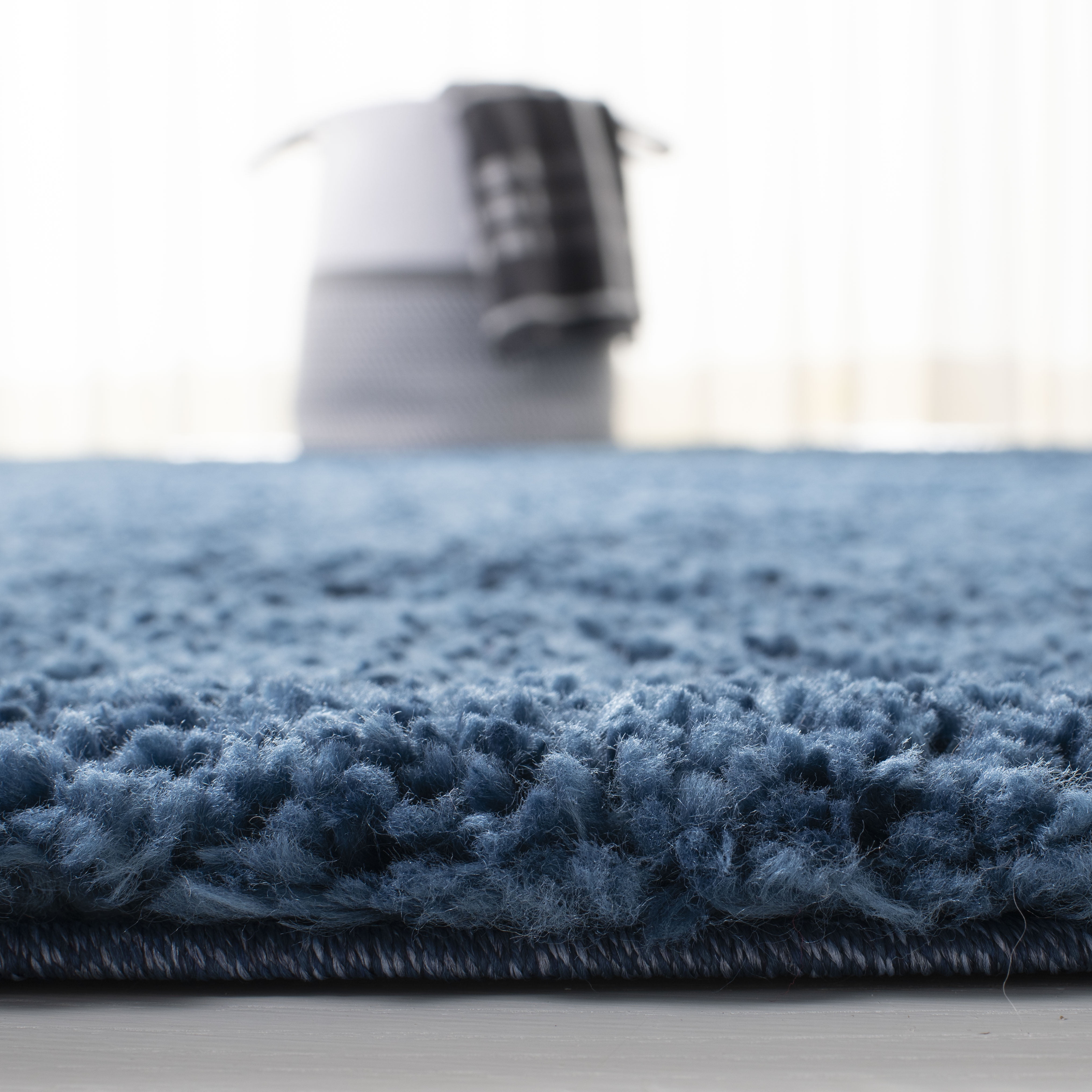 SAFAVIEH August Carlene Solid Plush Shag Area Rug, Navy, 11' x 11' Round - Large - Modern Design, Navy, Non-Shedding & Easy Cleaning, Ultra Plush Thick Pile, Ideal for Living Room, Bedroom