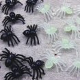thumbnail image 2 of Arañas decorativas pequeñas de plástico negro para Halloween, juguetes de araña falsa, broma divertida para Halloween, accesorios realistas, 50 piezas, 2 of 4