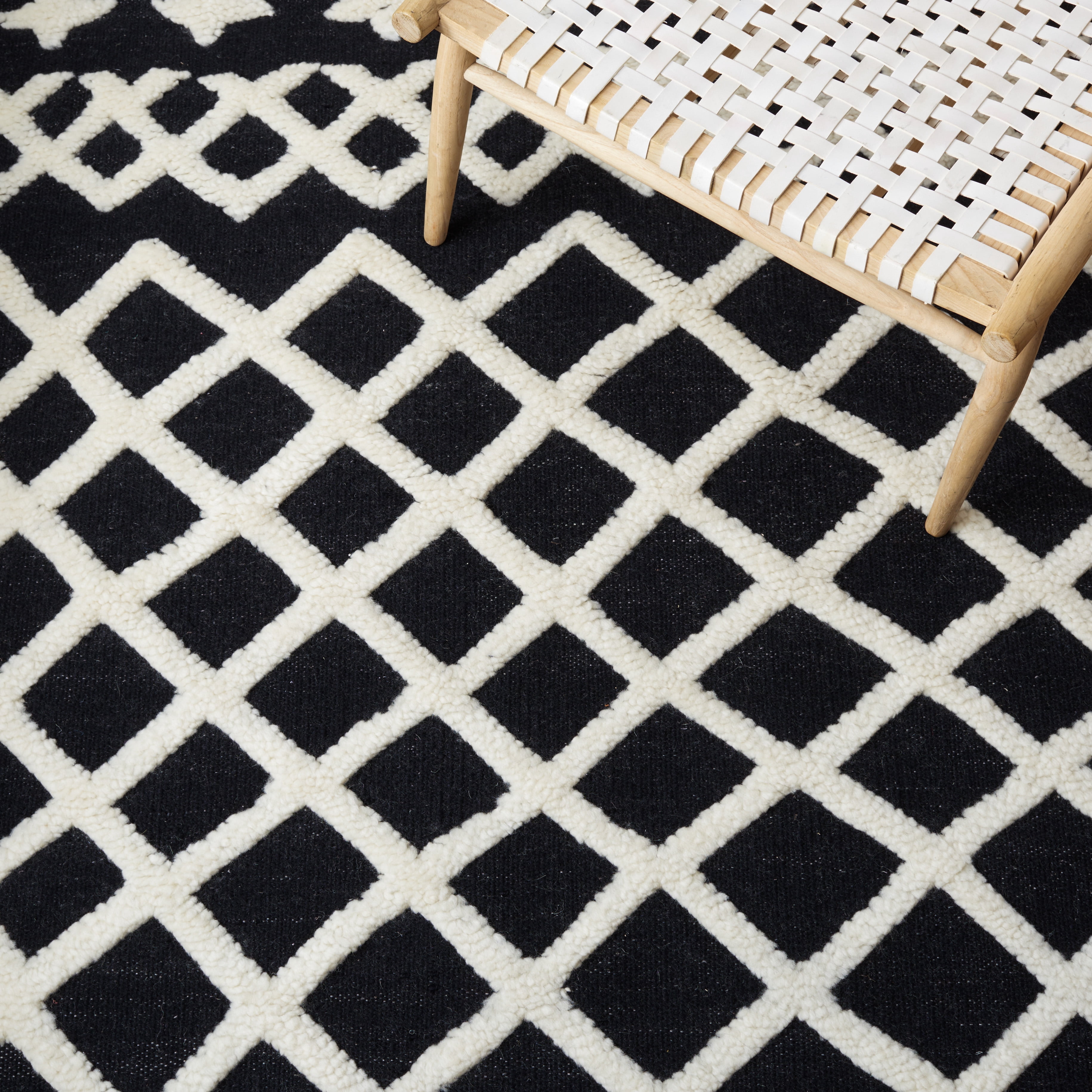 SAFAVIEH Casablanca Trent Geometric Wool Area Rug, Black/Ivory, 9' x 12'