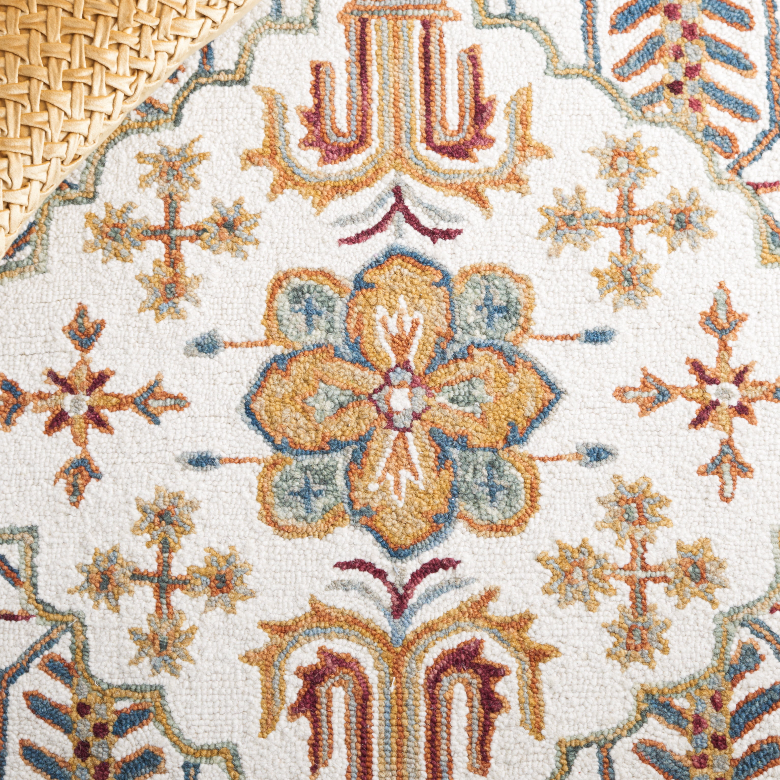 SAFAVIEH Heritage Dijana Tribal Wool Area Rug, Ivory/Grey, 4' x 6'