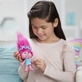 thumbnail image 4 of Trolls DreamWorks Poppy Hug Harmonie du Temps Figurine, 4 of 5