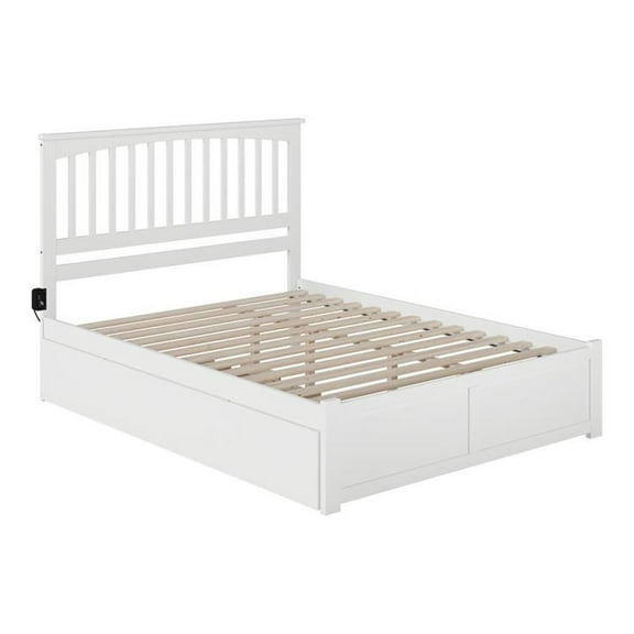 Pemberly Row Traditional Wood Queen Bed with Footboard/Trundle in White