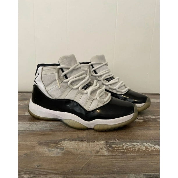 Ni - ke Used - Air Jordan 11 Retro ‘Concord’ 2018- Size 9.5M- Missing Left Insole-no box