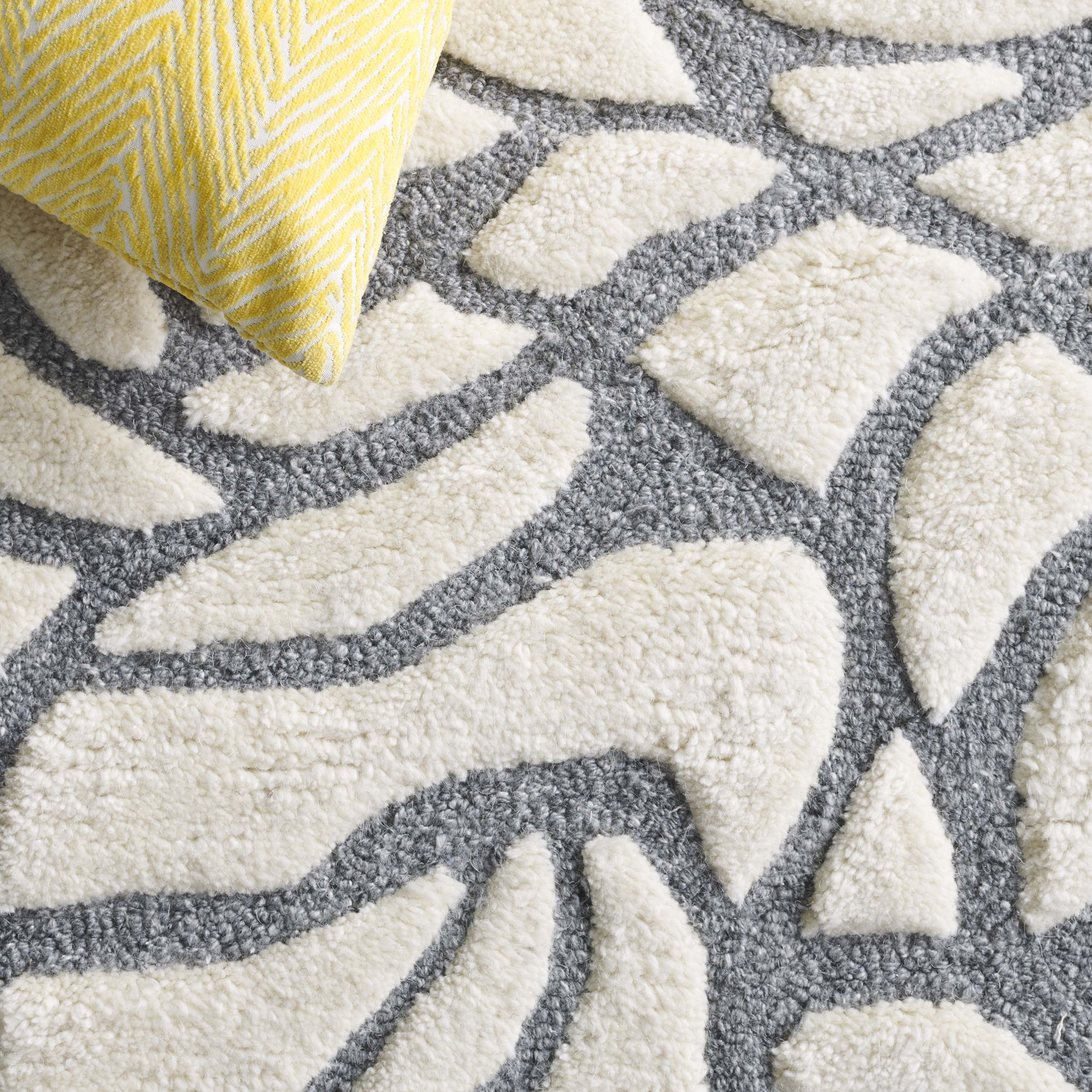 SAFAVIEH Casablanca Yadira Floral Shag Runner Rug, Ivory/Grey, 2'3" x 12'