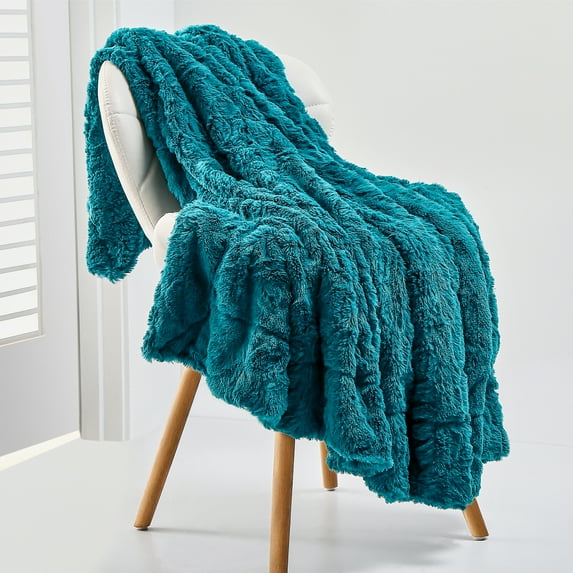 Faux Fur Throw Blanket for Bed, Sofa and Couch - Luxury Double Sided Soft Blanket - Fuzzy Blankets & Throws Warm Blanket - Cozy Blanket – 50 x 65 Inches - Teal