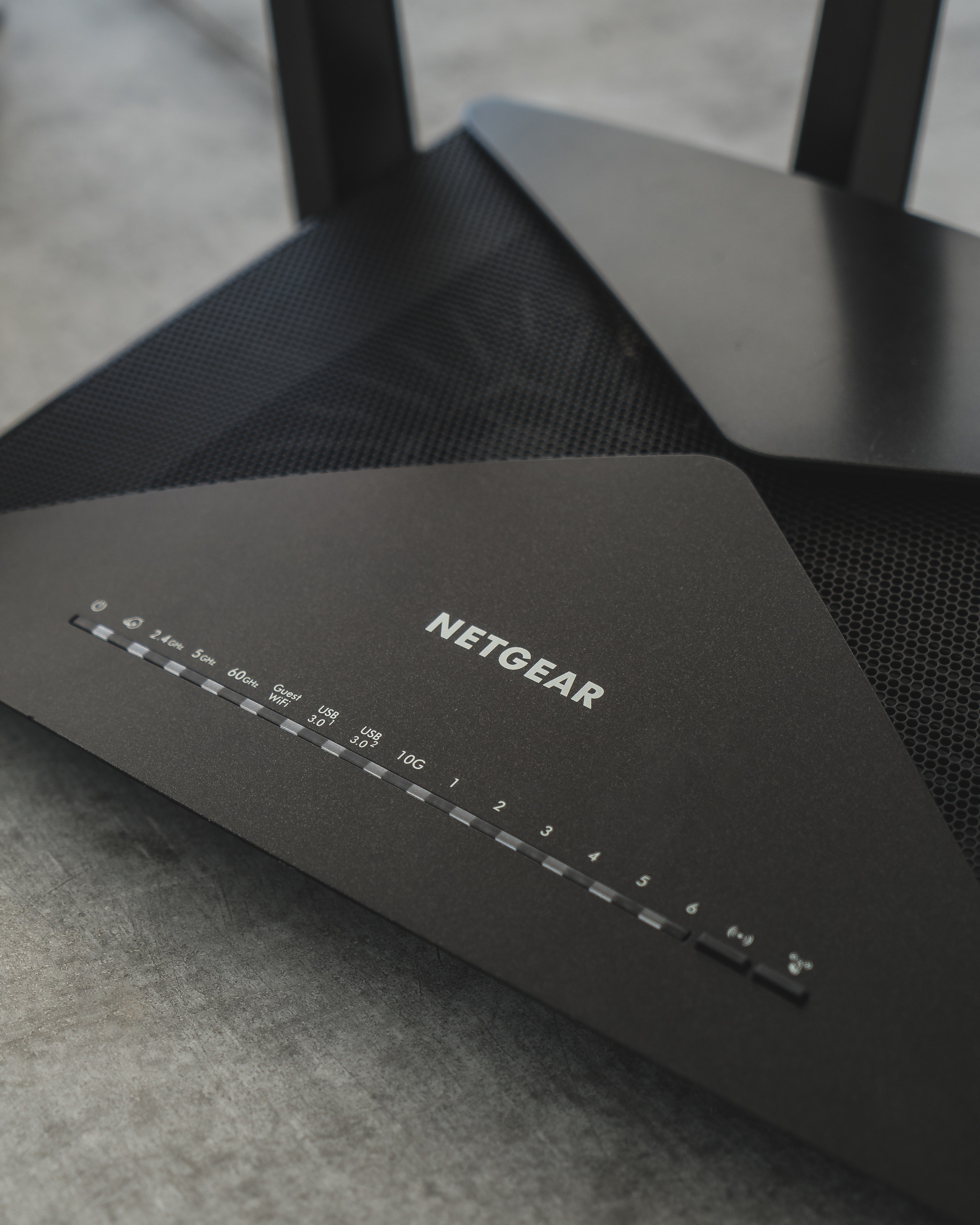 NETGEAR Nighthawk X10 – AD7200 802.11ac/ad WiFi Router with 1.7GHz Quad-core Processor (R9000) - image 3 of 6