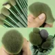 thumbnail image 2 of Juego de 13 brochas de maquillaje suaves y esponjosas de color verde para base de maquillaje, rubor, polvos, sombras de ojos, herramientas de maquillaje y belleza, 2 of 6