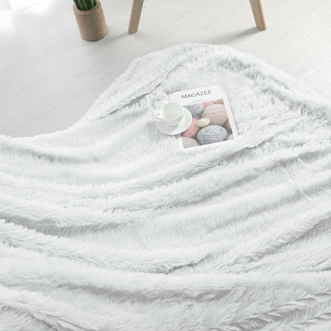 Shaggy Faux Fur Blanket Ultra Soft Fiber Throw Blankets White 51" x 59