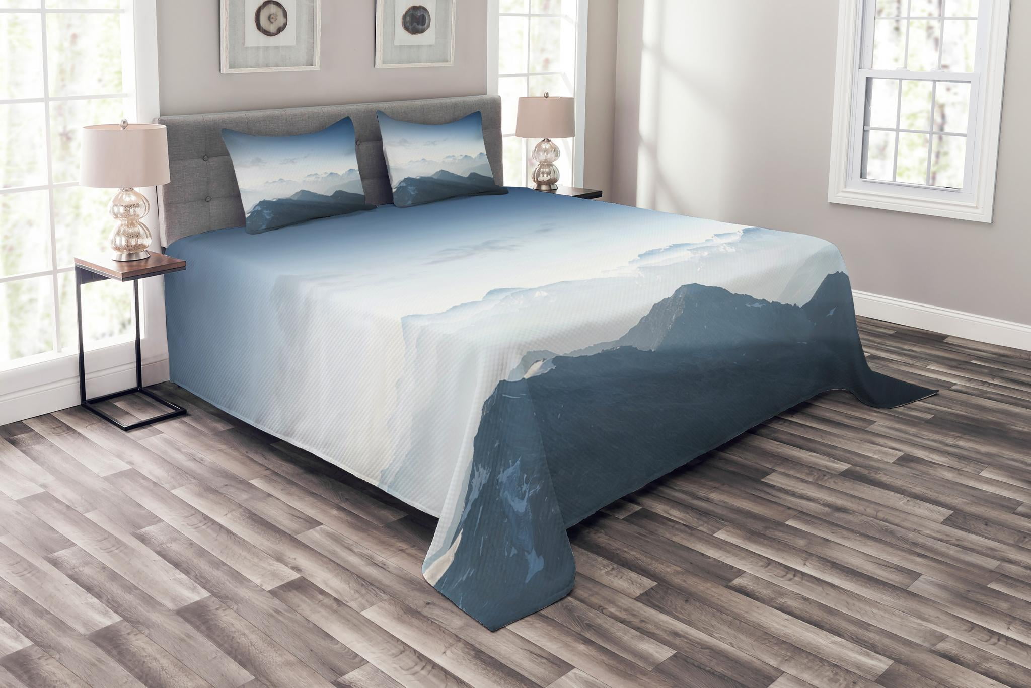 Mountain Bedspread Set Queen Size, Foggy Scenic Morning in Rock