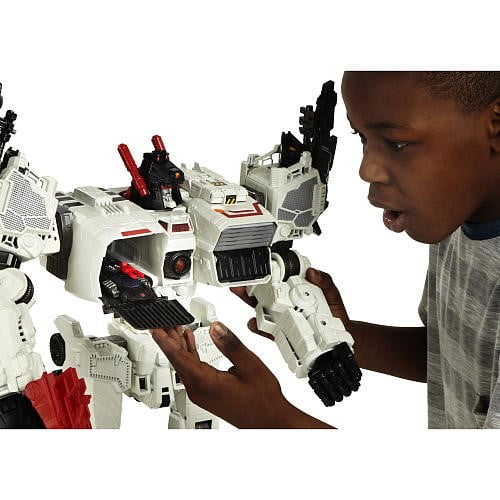 Transformers Generations Titan Class Metroplex with Autobot Scamper Figure