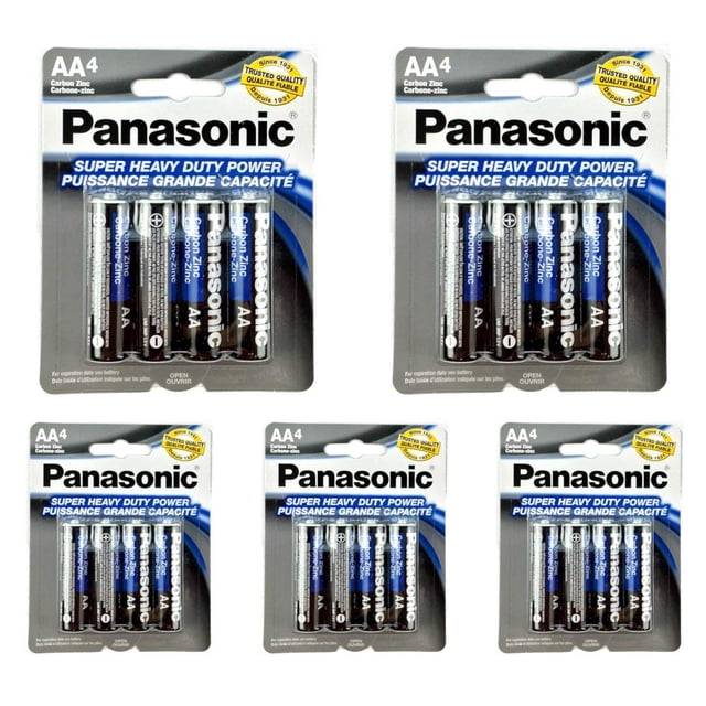 paquete de 20 pilas panasonic aa súper heavy duty de zinc y carbono 1.5v Nuevas y sin uso blíster múltiple con cinco empaques que muestran 20 pilas AA Panasonic con cuerpo negro y banda azul, marca Panasonic en la parte superior del cartón, voltaje 1.5V legible y plástico transparente que expone las celdas; adecuadas para radios, relojes y controles remotos.