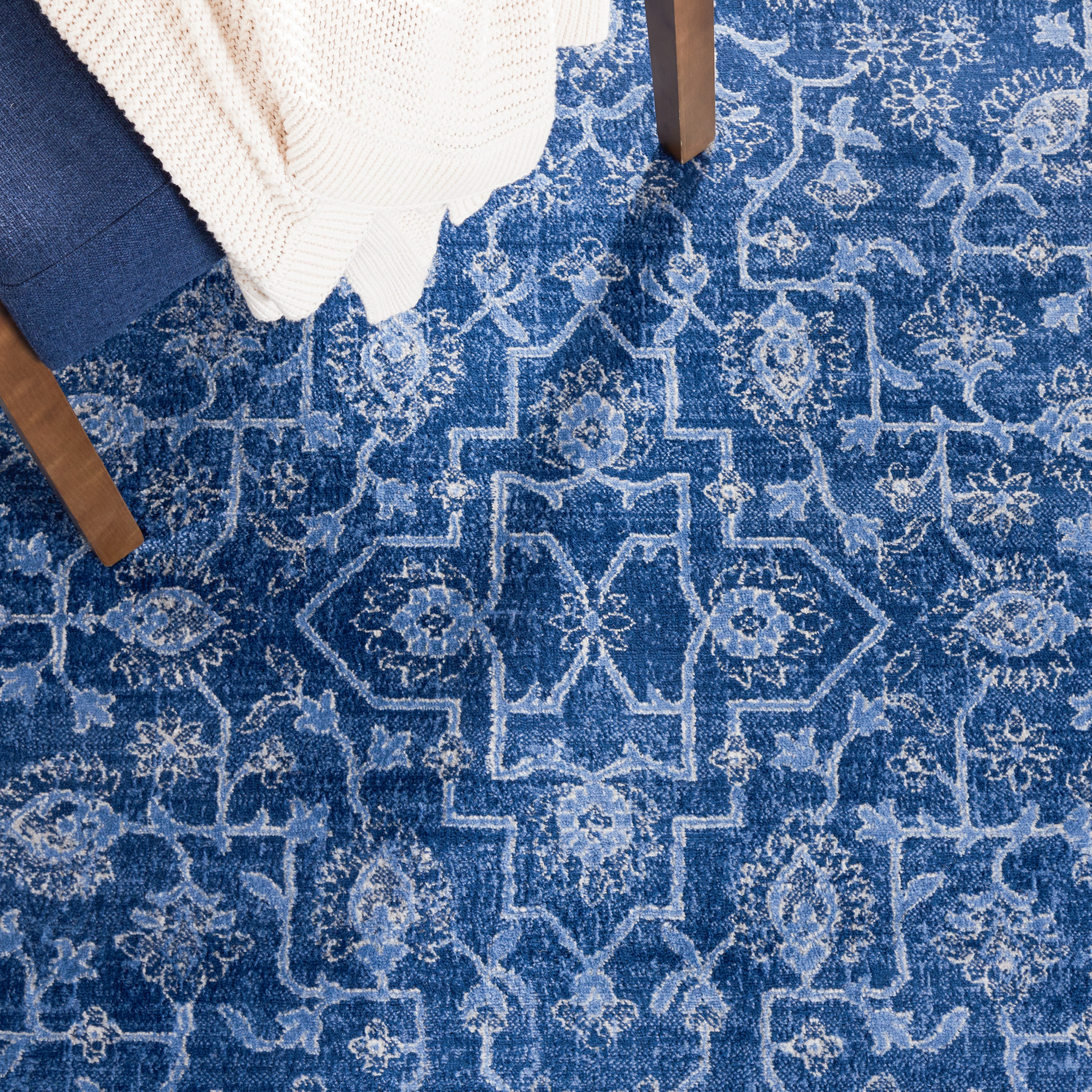SAFAVIEH Brentwood Theobald Oriental Area Rug, Ivory/Navy, 4' x 6'