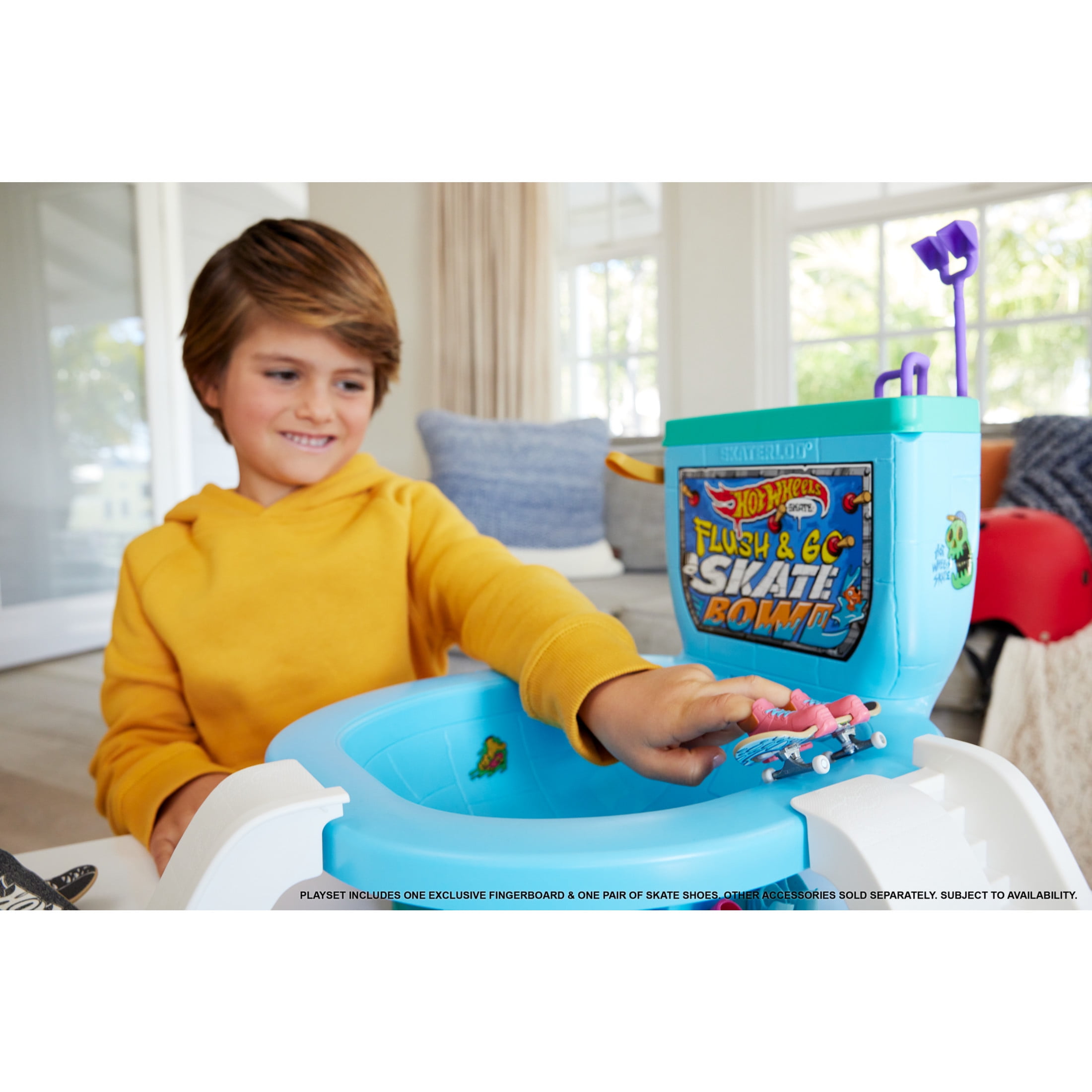 Hot Wheels Skate Flush & Go Bowl Fingerboard Set with 1 Board & Pair of Removable Shoes, 15 in