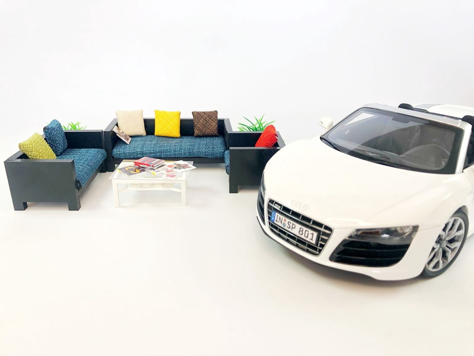1/18 Scale Diorama Furniture Model Set  Mini Sofa Table & Chairs for Car Garage, Car Showroom Scene Display Model Props Accessory Kit, Workshop Scene Model Toys