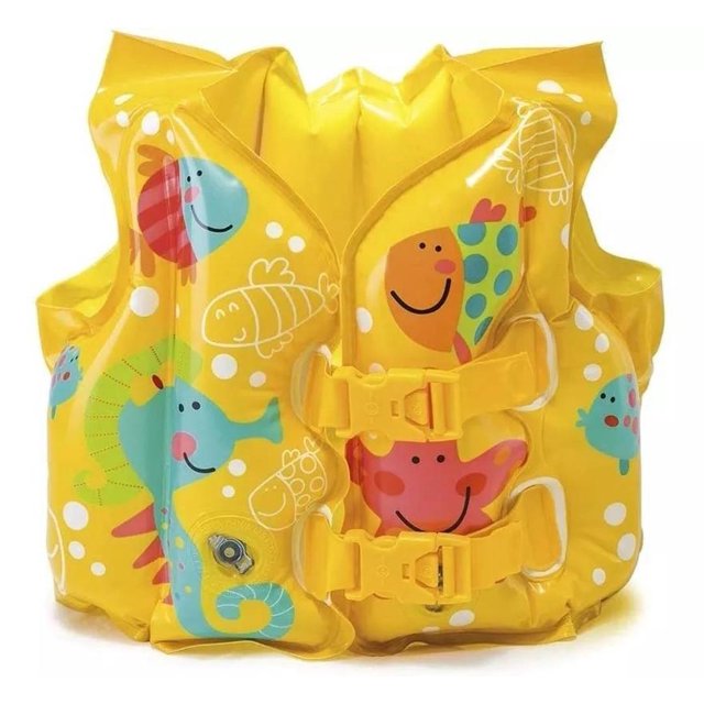 chaleco flotador inflable salvavidas alberca 3-5 años Intex Amarillo, chaleco infantil 41x30 cm con doble hebilla ajustable, tres válvulas por zonas y tapón de aire; estampado de animales marinos sobre fondo amarillo, recomendado para 3-5 años (máx. 23 kg) para alberca, playa o río; suele usarse como apoyo para aprender a nadar en clases.