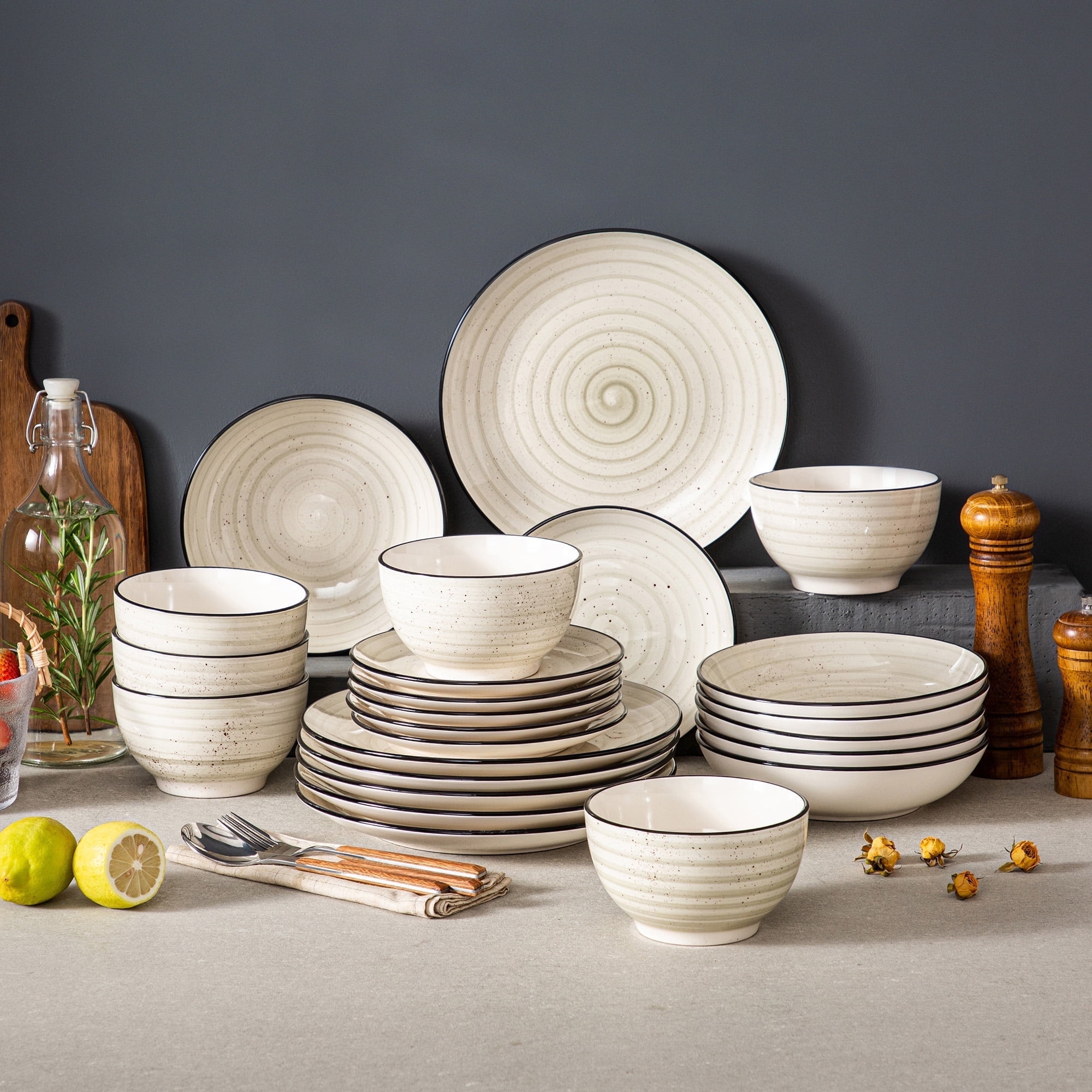 Spode Christmas Tree 12-Piece Dinnerware Set (Service for 4 Spode Christmas Tree 12-Piece Dinnerware Set (Service for 4