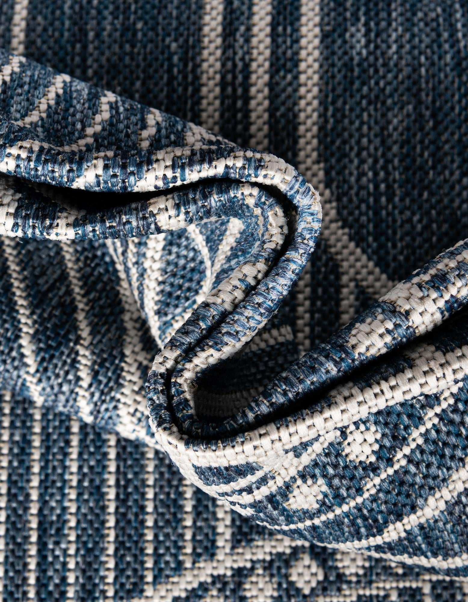 Unique Loom Outdoor Traditional Collection Area Rug - Deco (5' 3" x 8' Rectangle Blue/Ivory)