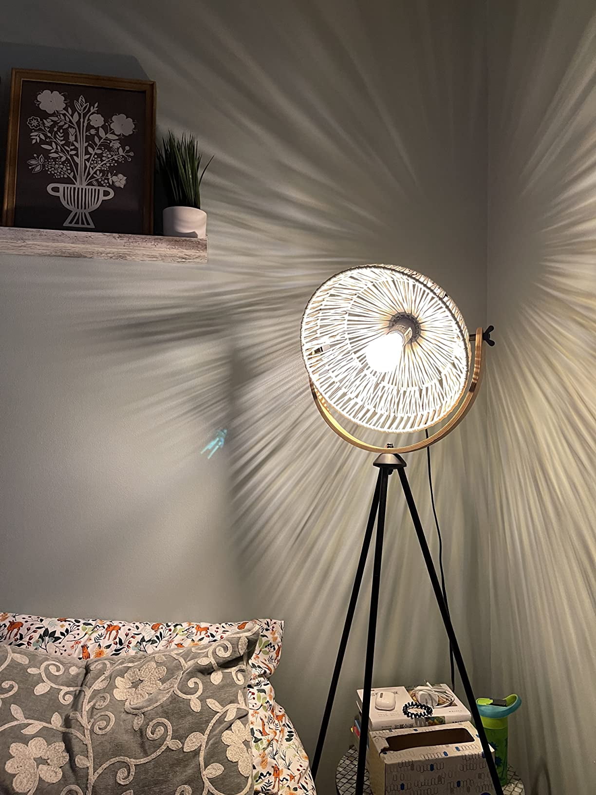 Chic Tripod Floor Lamp,Handcraft Rattan Decorative Lamp Shade Standing Lamp Light