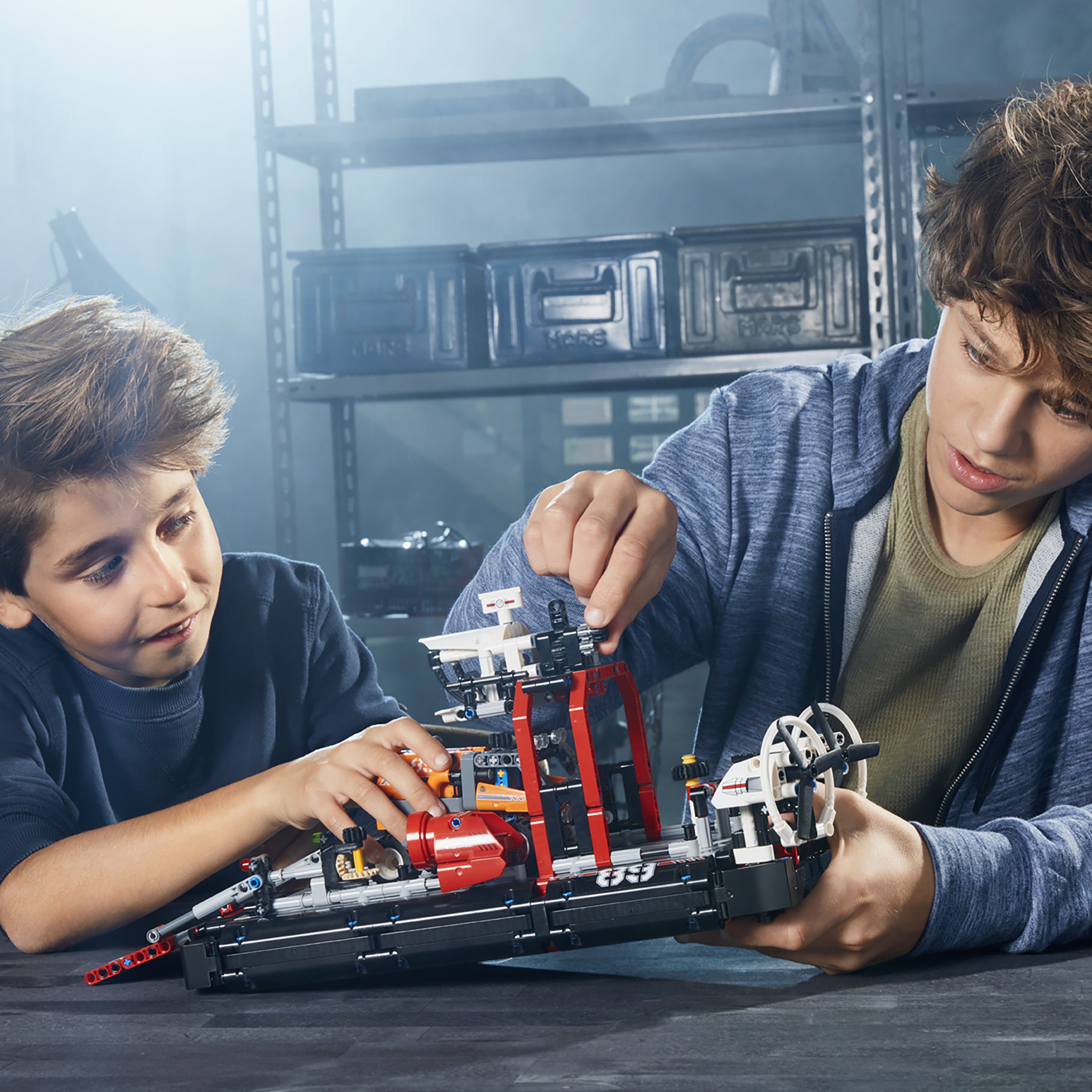 LEGO Technic Hovercraft 42076 - image 5 of 8