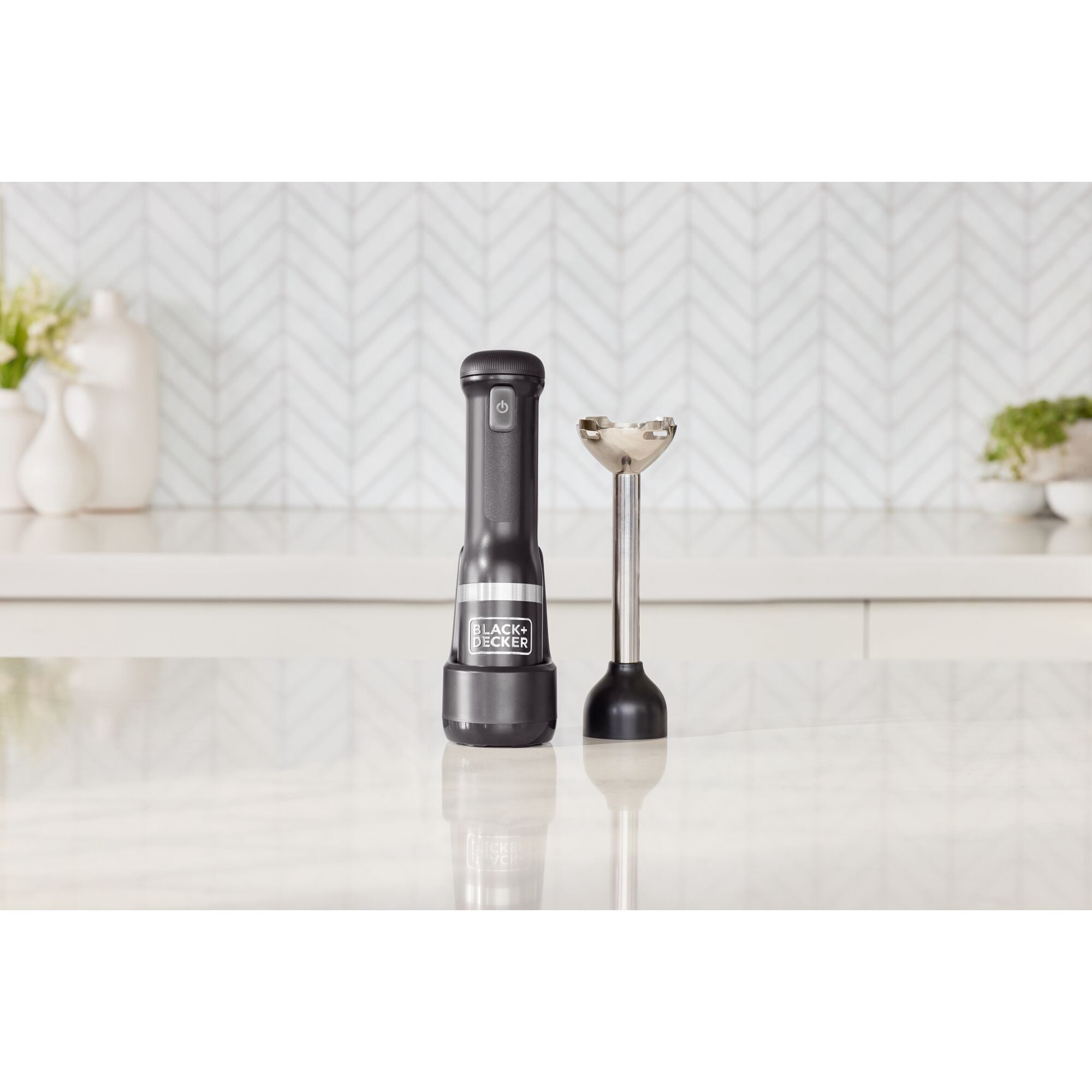 BLACK+DECKER Kitchen Wand Blender Kit, Black (BCKM1011K10)