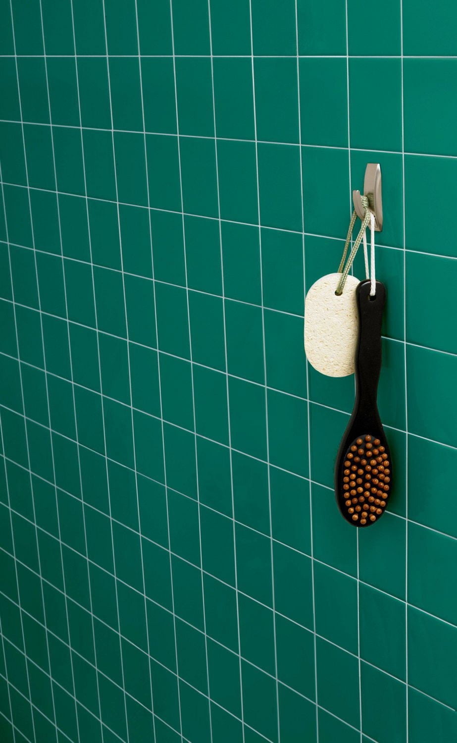 Command™ Modern Reflections Medium Hook with Water-Resistant Strips