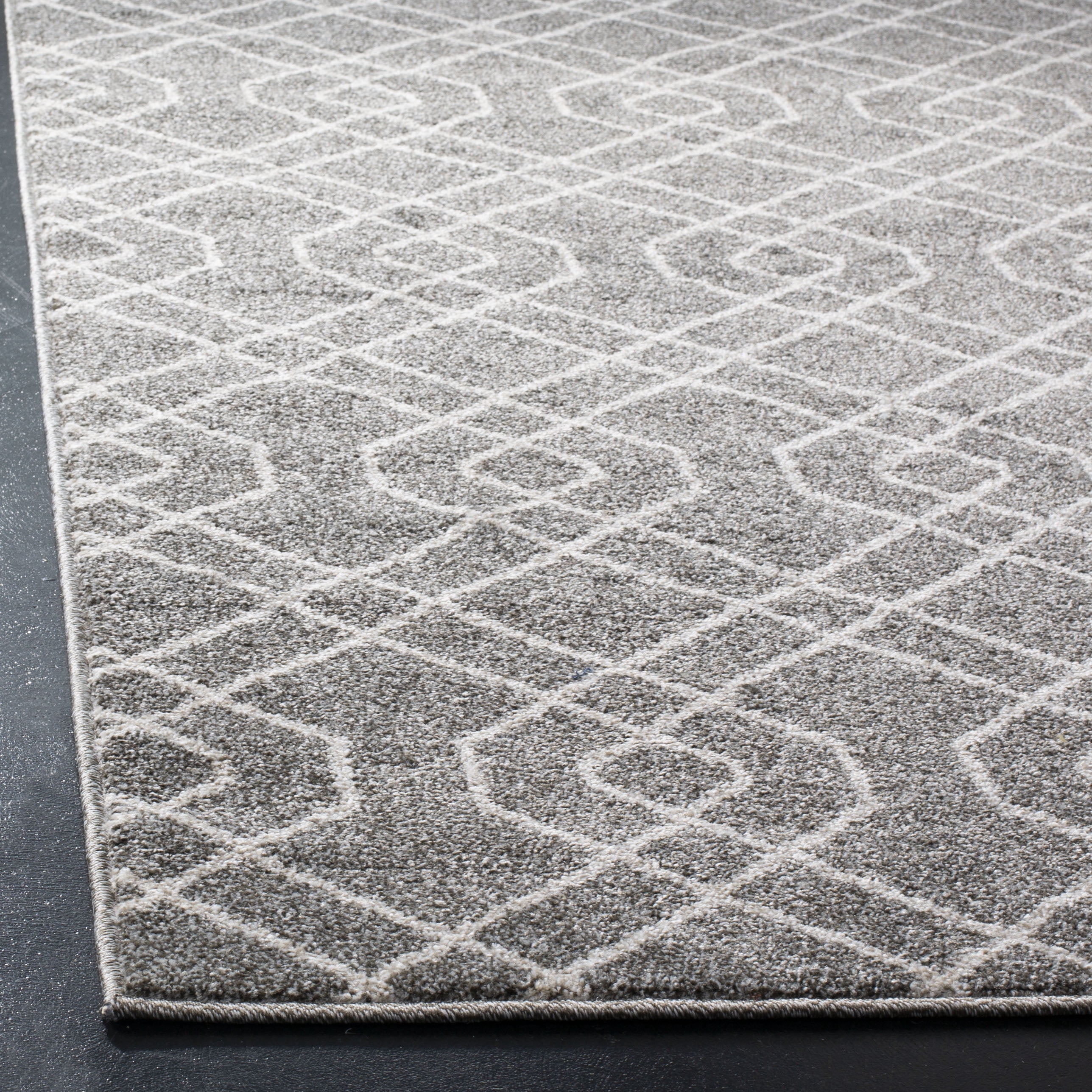 Safavieh Amherst Roseann Geometric Area Rug, Gray/Ivory, 8' x 10'