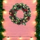 thumbnail image 4 of Corona navideña artificial preiluminada para puerta principal, decorada con piñas, frutos rojos y ramas escarchadas. Incluye 20 luces LED para interior y exterior., 4 of 7