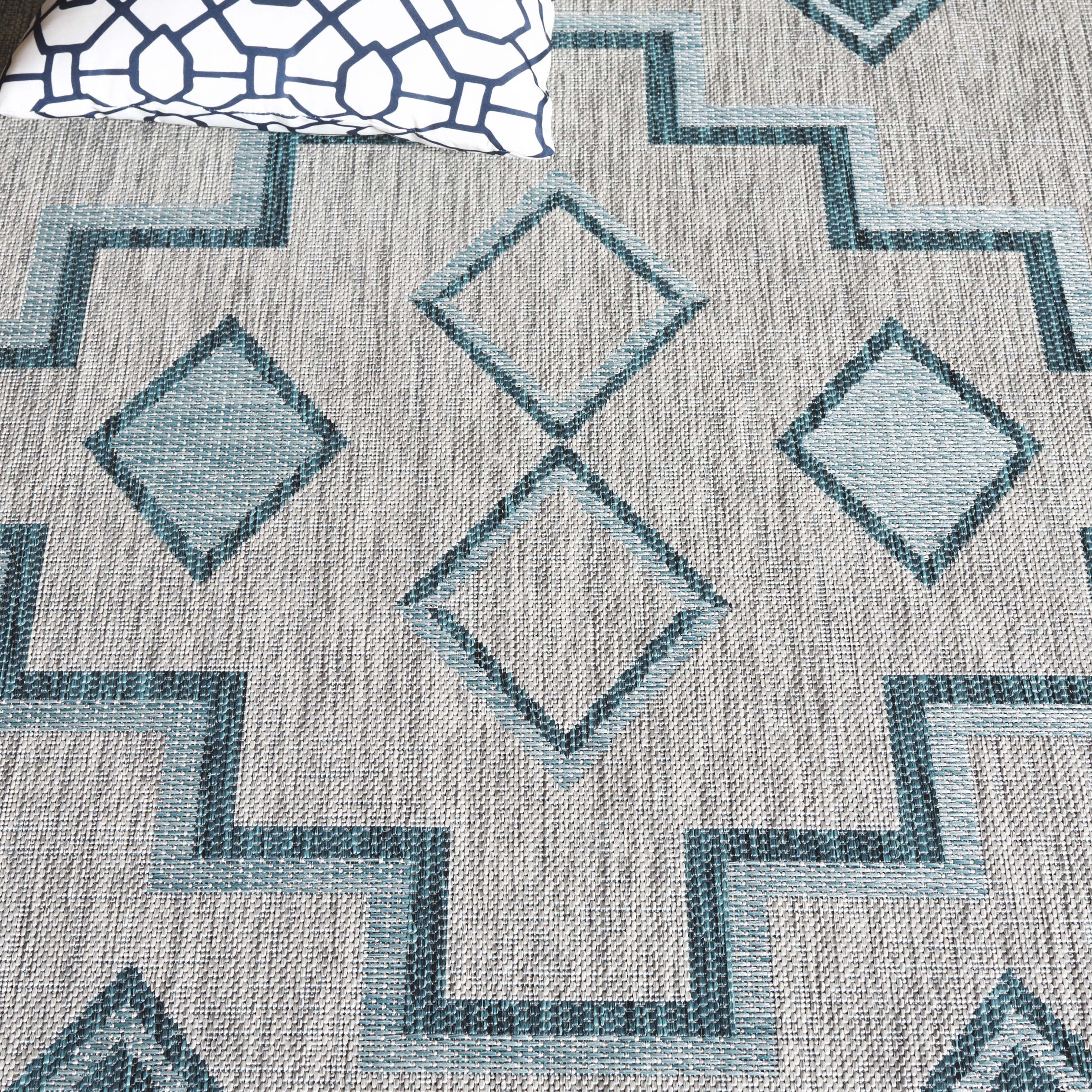 SAFAVIEH Courtyard Floella Geometric Indoor/Outdoor Area Rug, 4' x 5'7", Grey/Teal