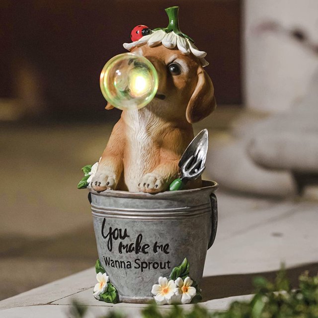 Estatua de jardín: cachorro con chicle y luces LED con energía solar para decoración de césped de patio interior y exterior, 29,8 x 15,6 cm, decoración navideña