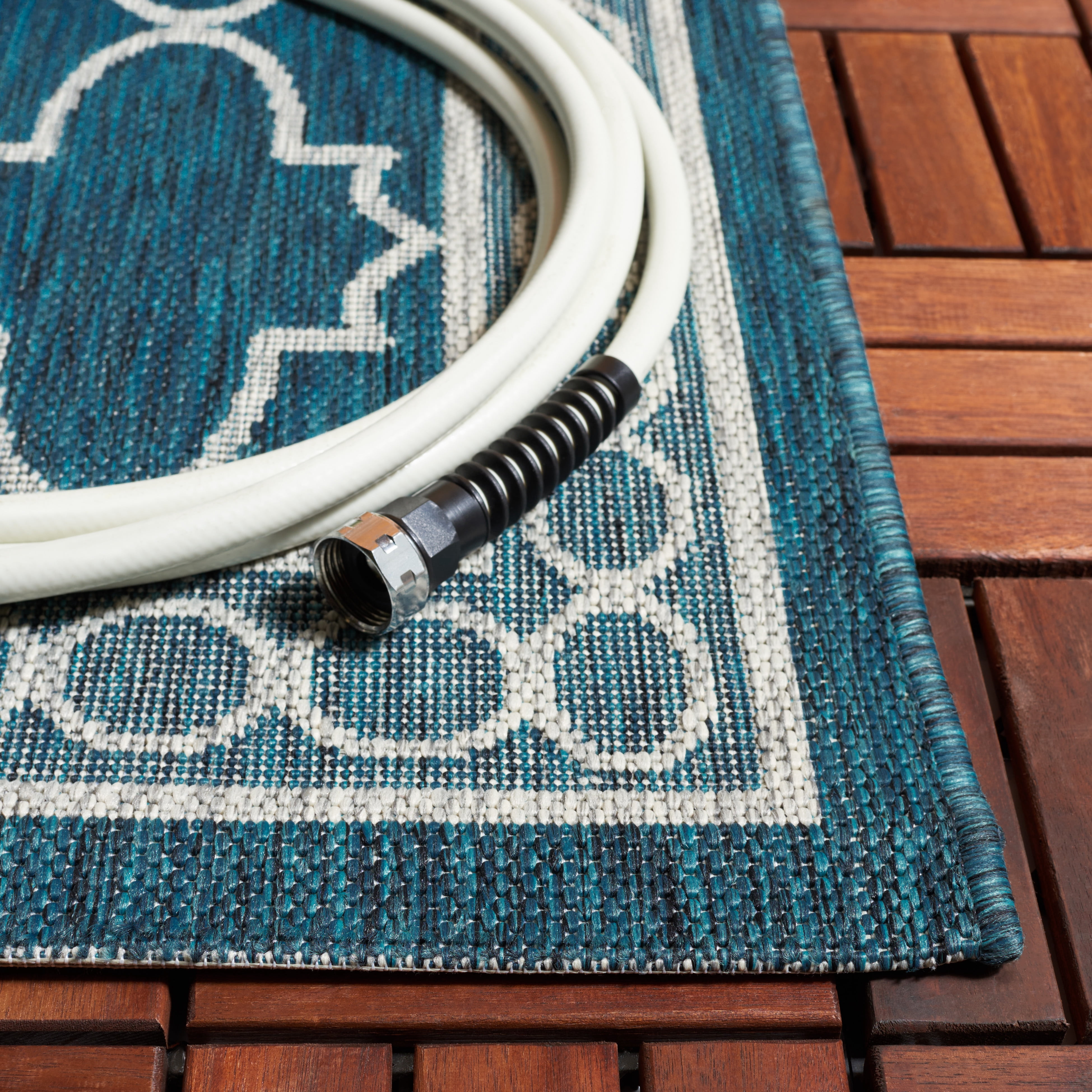SAFAVIEH Courtyard Zavier Geometric Indoor/Outdoor Area Rug, Blue/Grey, 5'3" x 7'7"