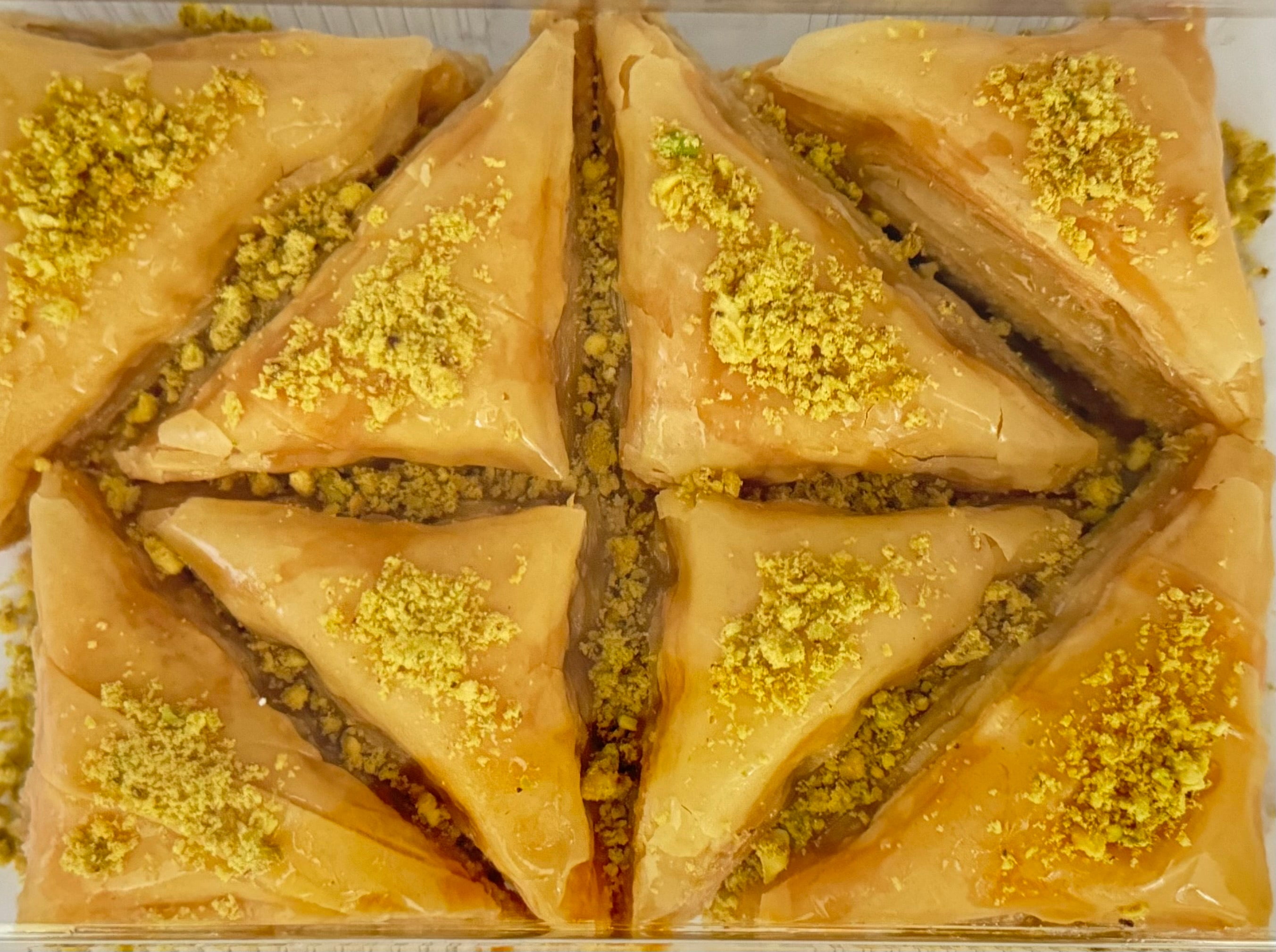 Cedar Pastries 32 oz Triangle Baklava – Mediterranean Phyllo Pastry Dessert with Cashews, Almonds & Walnuts
