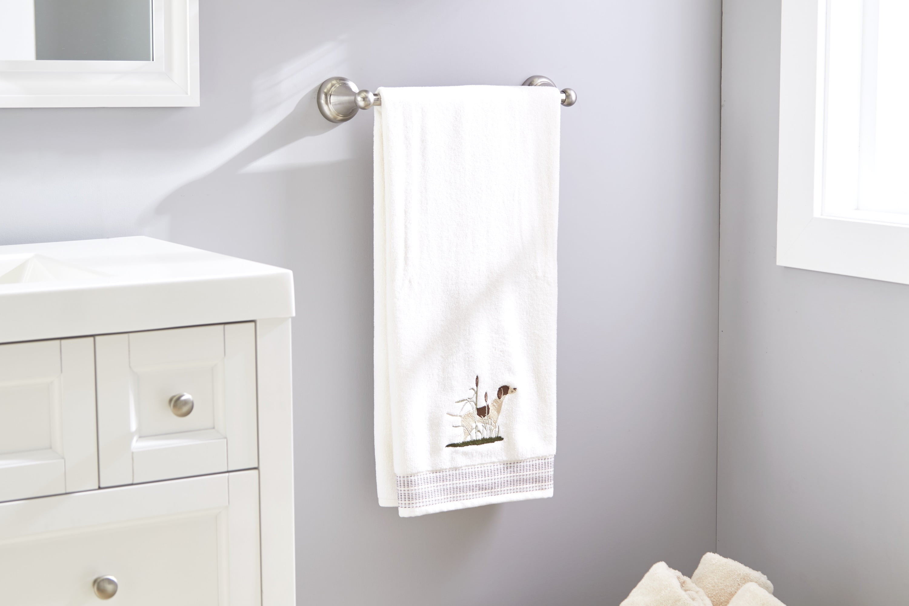 SKL Home Adirondack Dogs Bath Towel, White, 27" x 50"