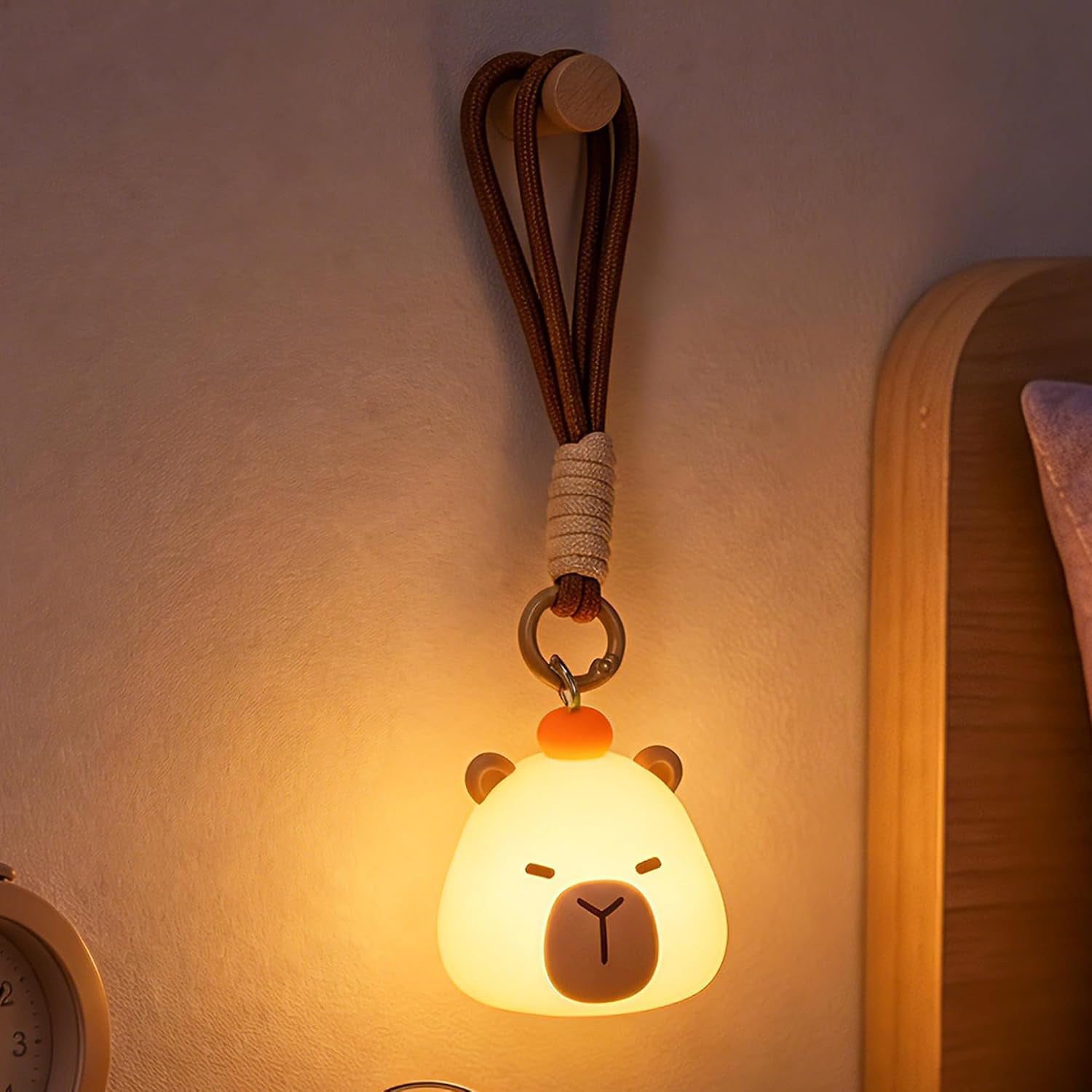 UNEEDE Mini Capybara Night Light with Lanyard 8 Color Changing Rechargeable Night Light Portable Mini Kids Night Light Soft Silicone Cute Lamp for Bedroom & Camping Capybara Gifts