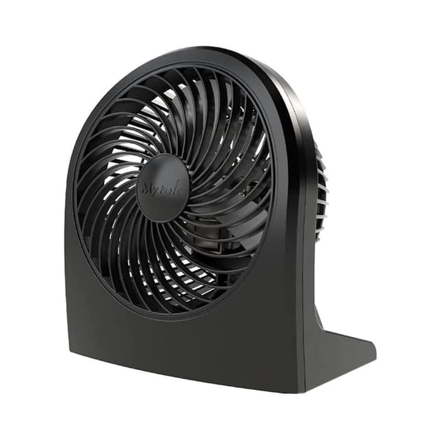 ventilador de escritorio 9 pulgadas negro mytek my319_99k Ventilador plástico Mytek 9" negro, vista 3/4 frontal con rejilla circular y aspas visibles, base plana para mesa o piso, interruptor de botón de 2 velocidades, ligero y fácil de transportar; también suele usarse para refrescar estaciones de trabajo compactas.
