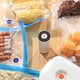 thumbnail image 4 of Mini Sellador Al Vacío Portátil Recargable por USB. Incluye 10 Bolsas Reutilizables. Ideal para Cocina, Barbacoa y Viajes., 4 of 5
