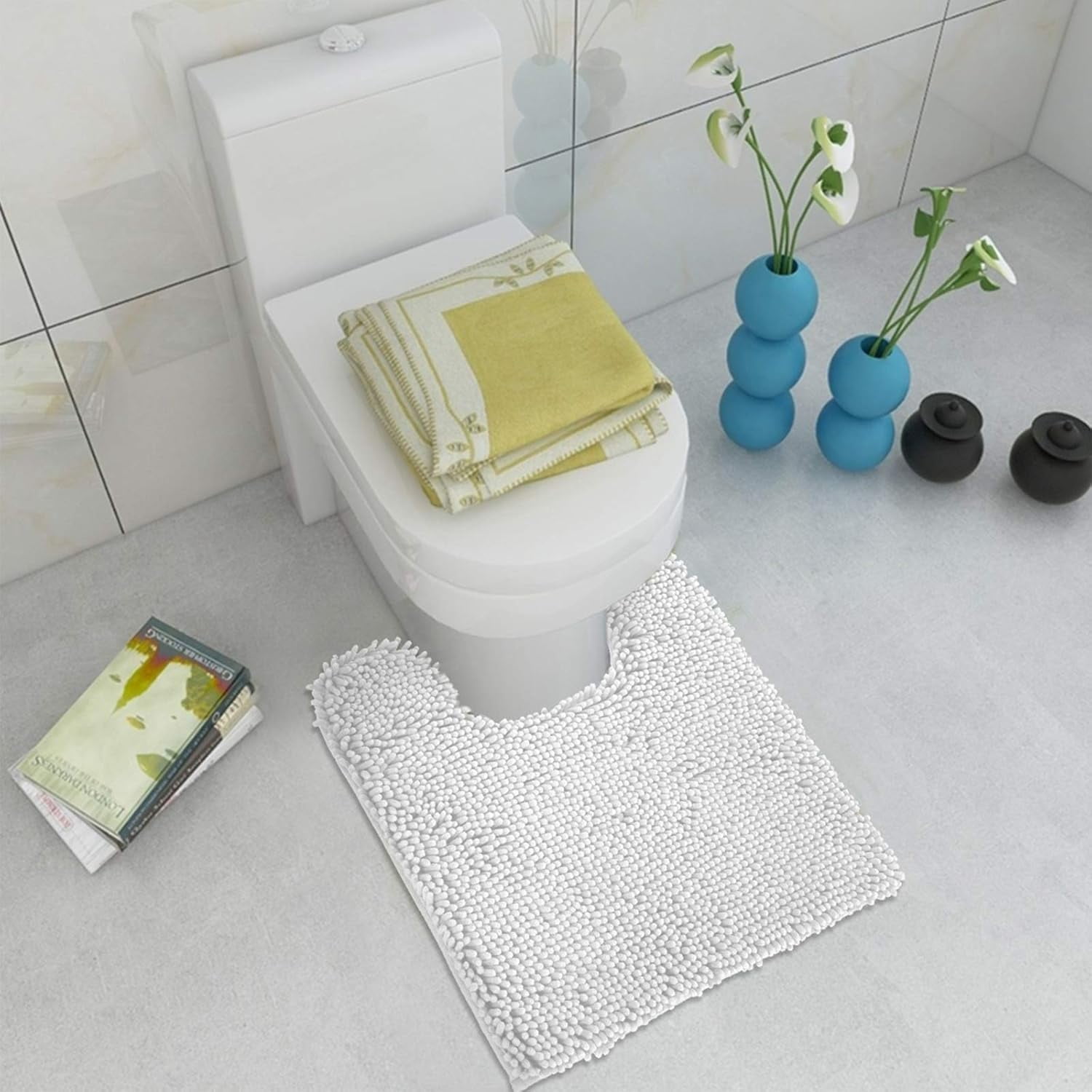 ITSOFT Luxury Bathroom Mats, Non-Slip Chenille Bathmat, Ultra Absorbent, U-Shaped, White