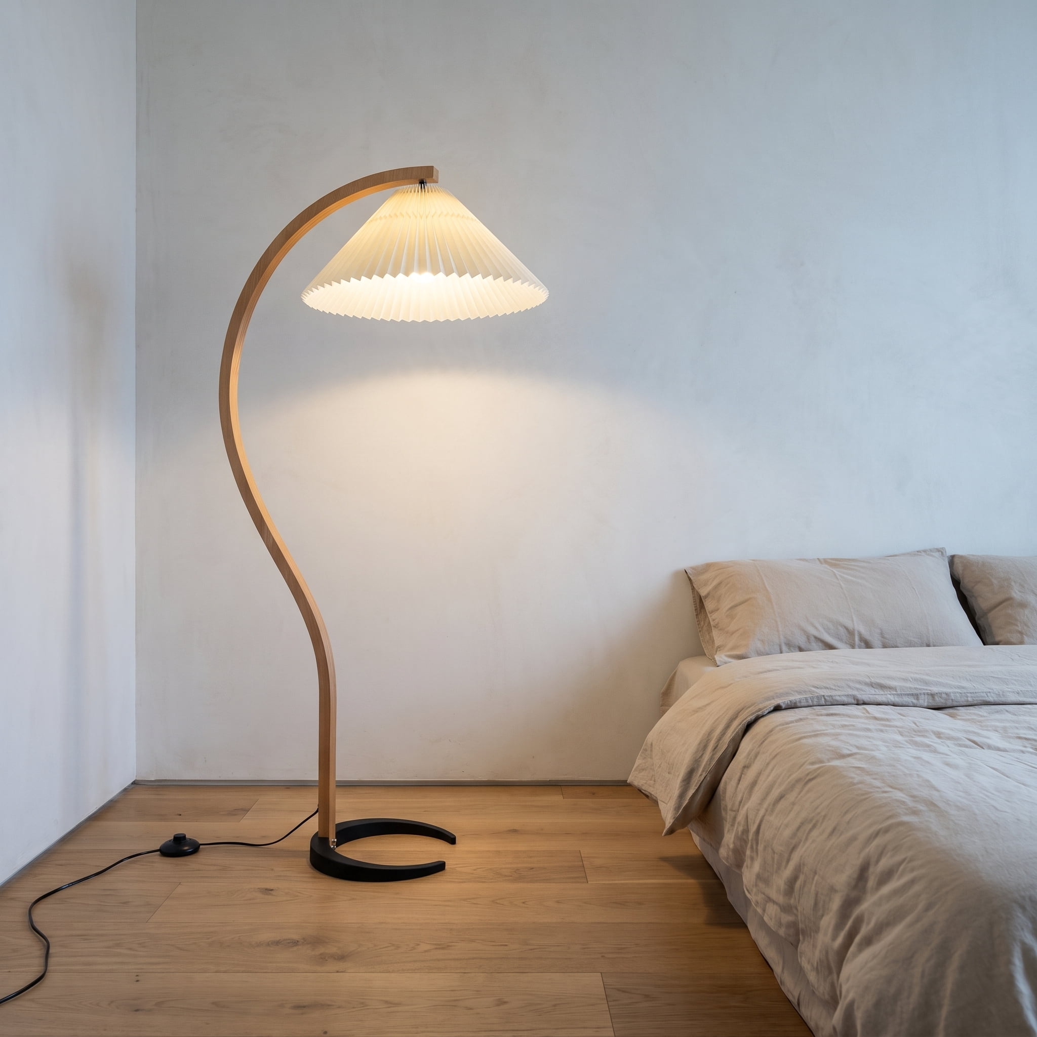 AISWORD Mid Century Curved Arc Floor Lamp with Pleated Fabric Shade, Solid Bentwood S-Shape Standing Reading Light with Heavy Base, Beige