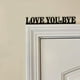 thumbnail image 1 of Letrero Decorativo de Esquina para Puerta con Texto "Love You Bye Over" - Adorno de Pared de Metal para Puerta Familiar, Regalo de San Valentín, Letrero para Un Hogar Cálido, 1 of 7