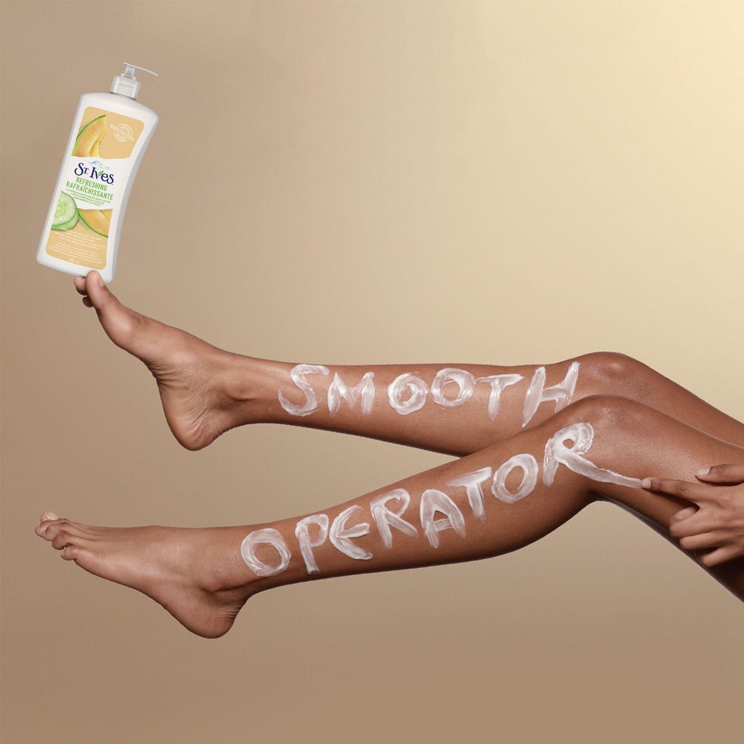 Lotion corporelle St. Ives à l'eau de concombre et au melon 600 ml Lotion St. Ives 600 ML