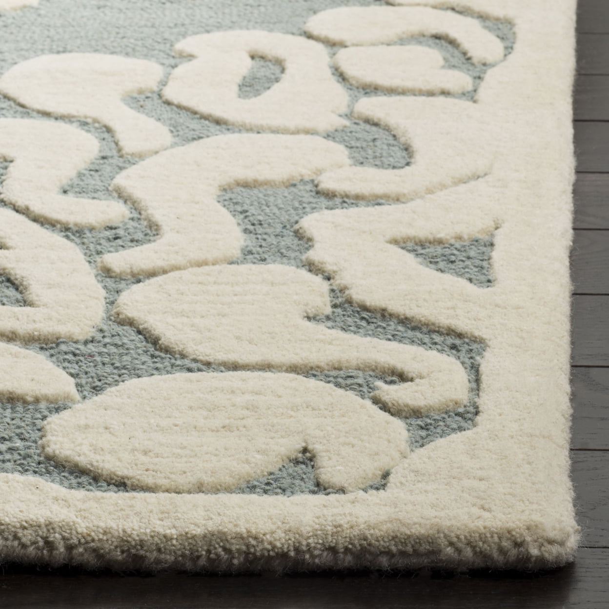 SAFAVIEH Martha Stewart Floret Damask Geometric Wool Area Rug, Arrowroot, 4' x 4' Round